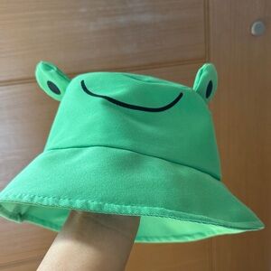 Green Frog Bucket Hat